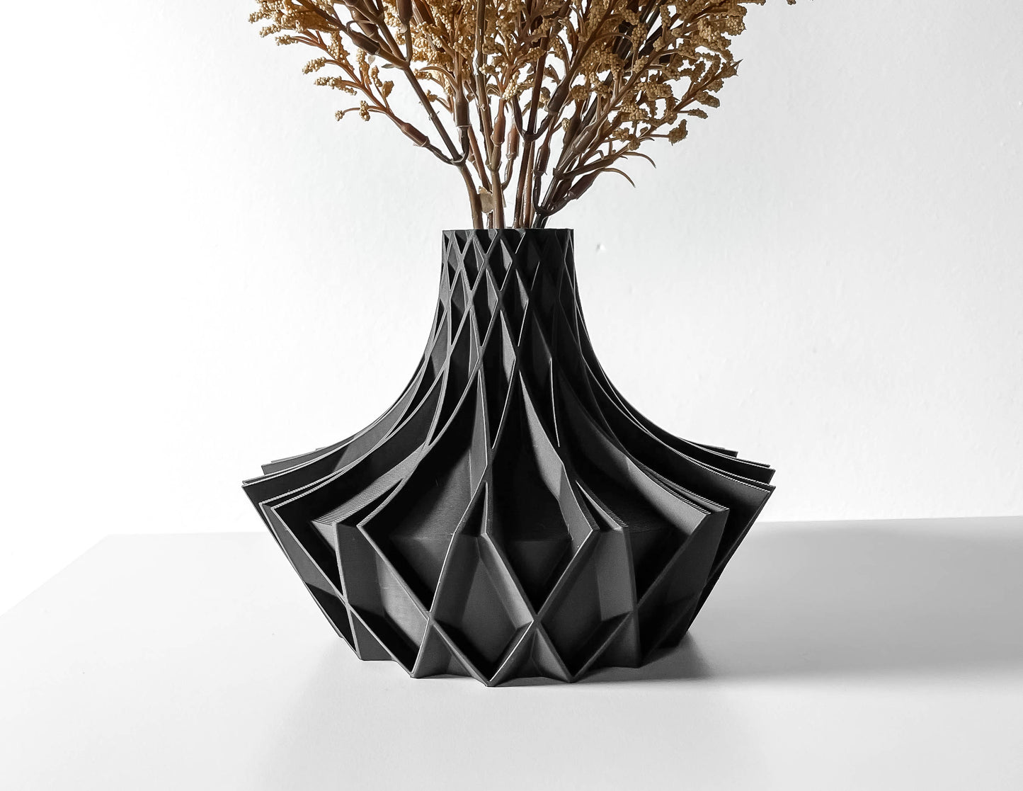 Arkan Short Vase, Modern and Unique Home Decor for Dried and Preserved Flower