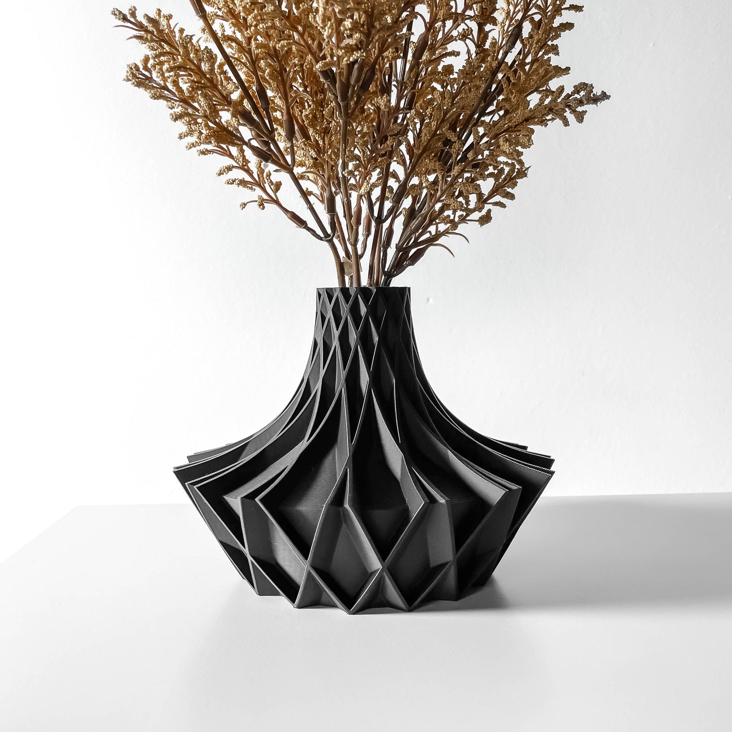 Arkan Short Vase, Modern and Unique Home Decor for Dried and Preserved Flower