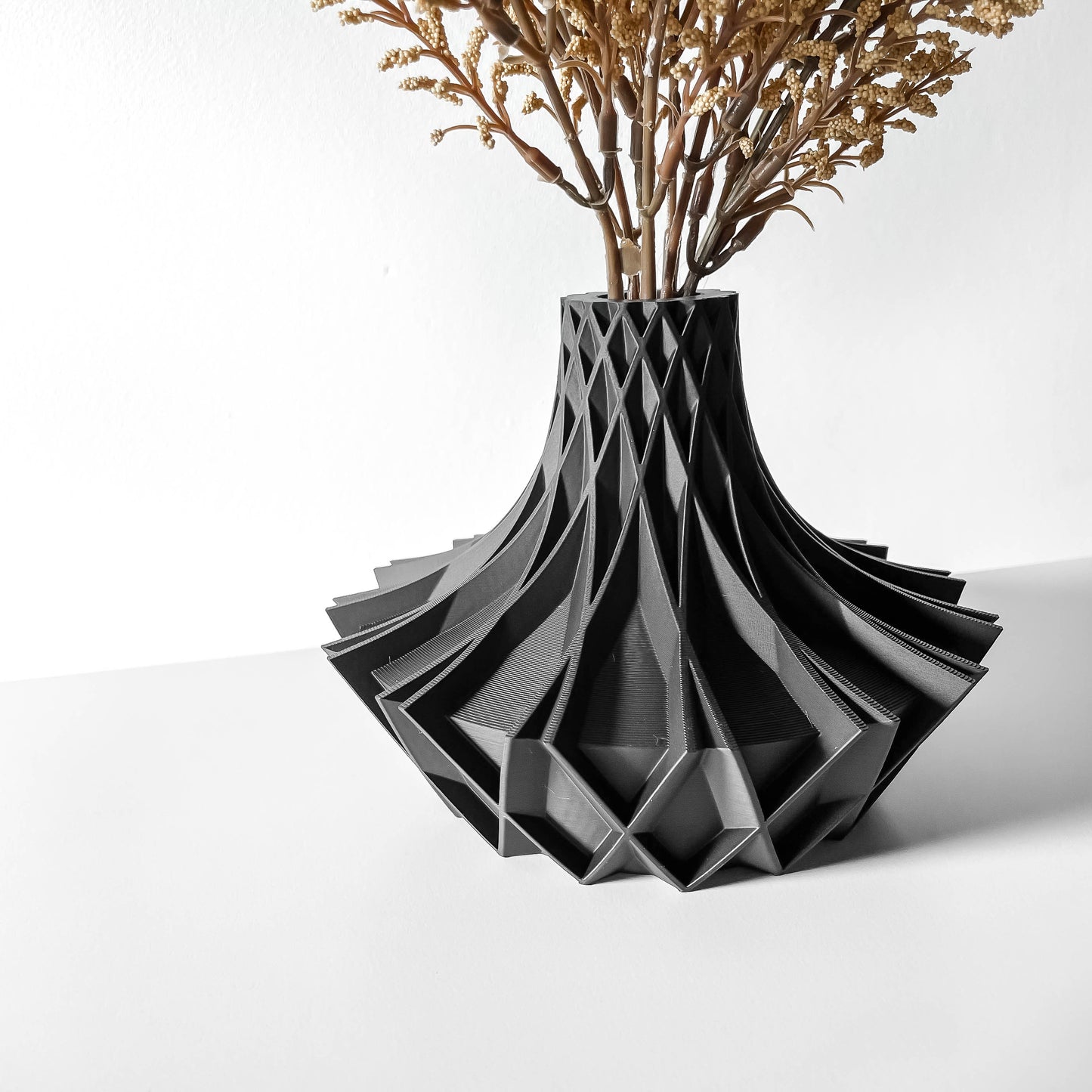 Arkan Short Vase, Modern and Unique Home Decor for Dried and Preserved Flower