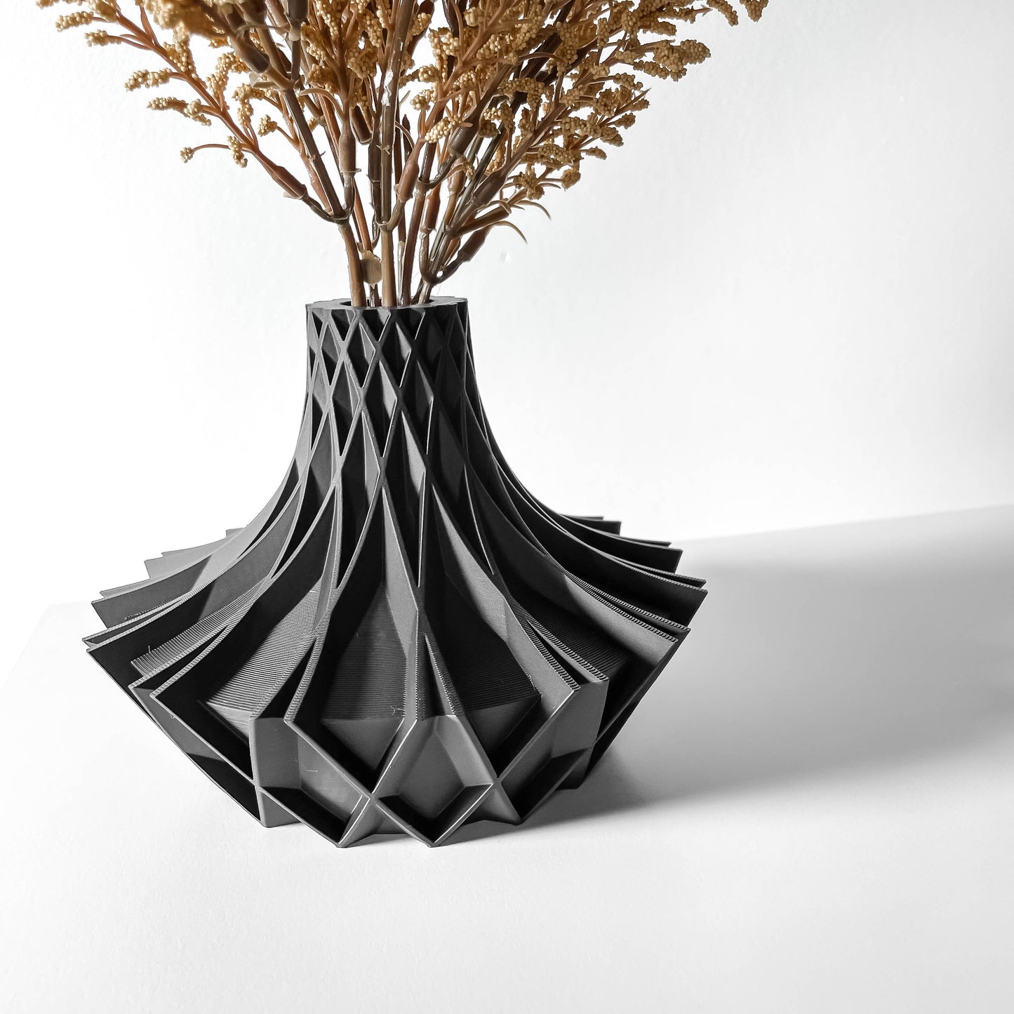 Arkan Short Vase, Modern and Unique Home Decor for Dried and Preserved Flower