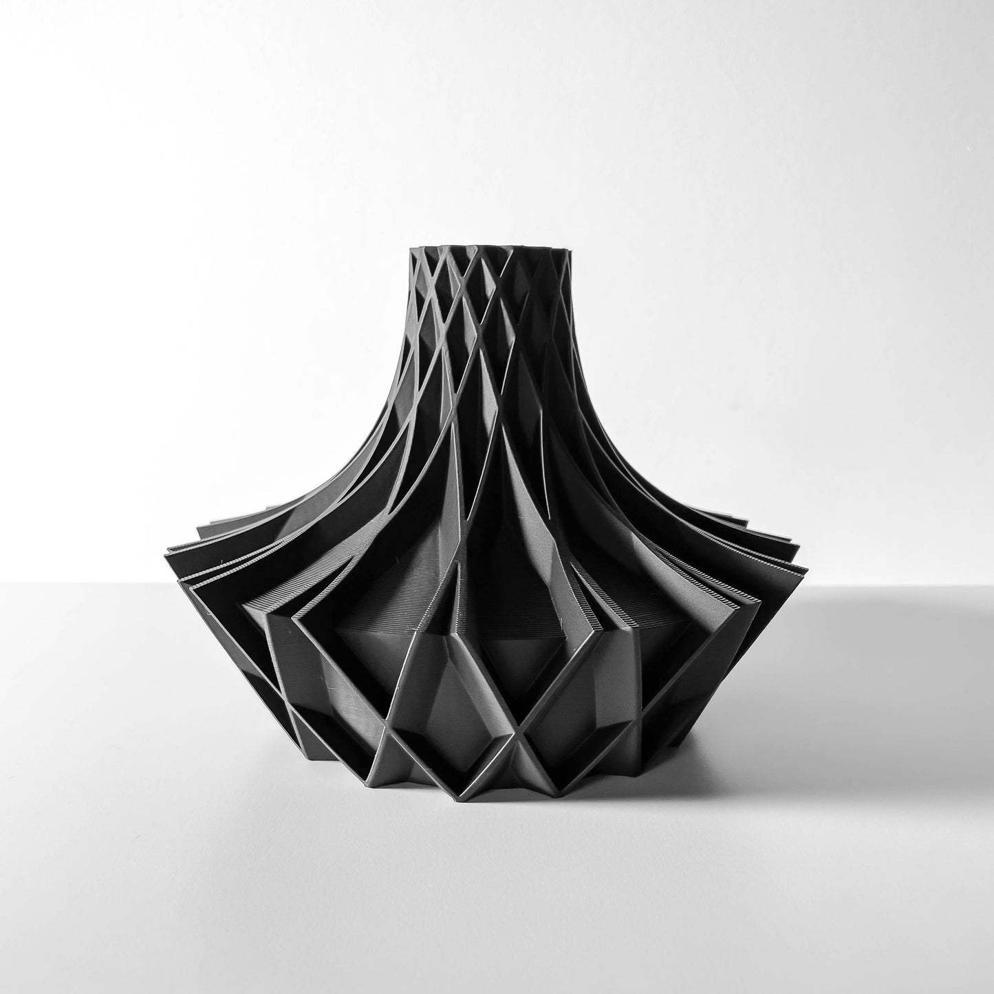 Arkan Short Vase, Modern and Unique Home Decor for Dried and Preserved Flower